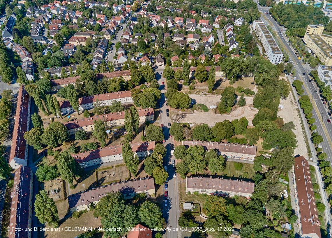 17.08.2022 - Luftbilder von der Baustelle Maikäfersiedlung in Berg am Laim